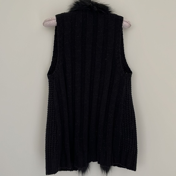 Style & Co Women’s Vest with faux fur Color Black - Picture 3 of 5